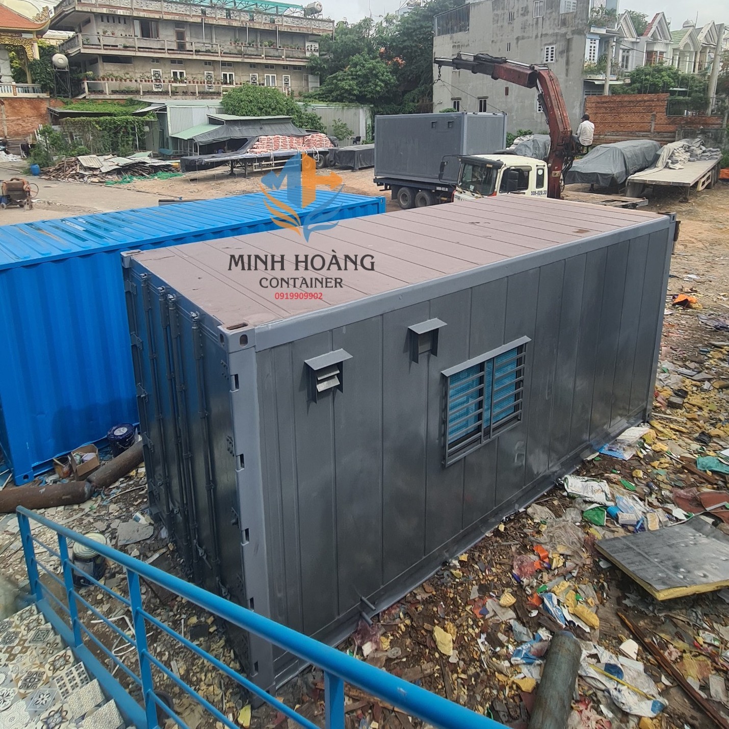 container văn phòng 20 feet xám đậm cửa lớn gia công từ cont lạnh kèm máy lạnh + wc mẫu thứ hai thiết kế theo yêu cầu